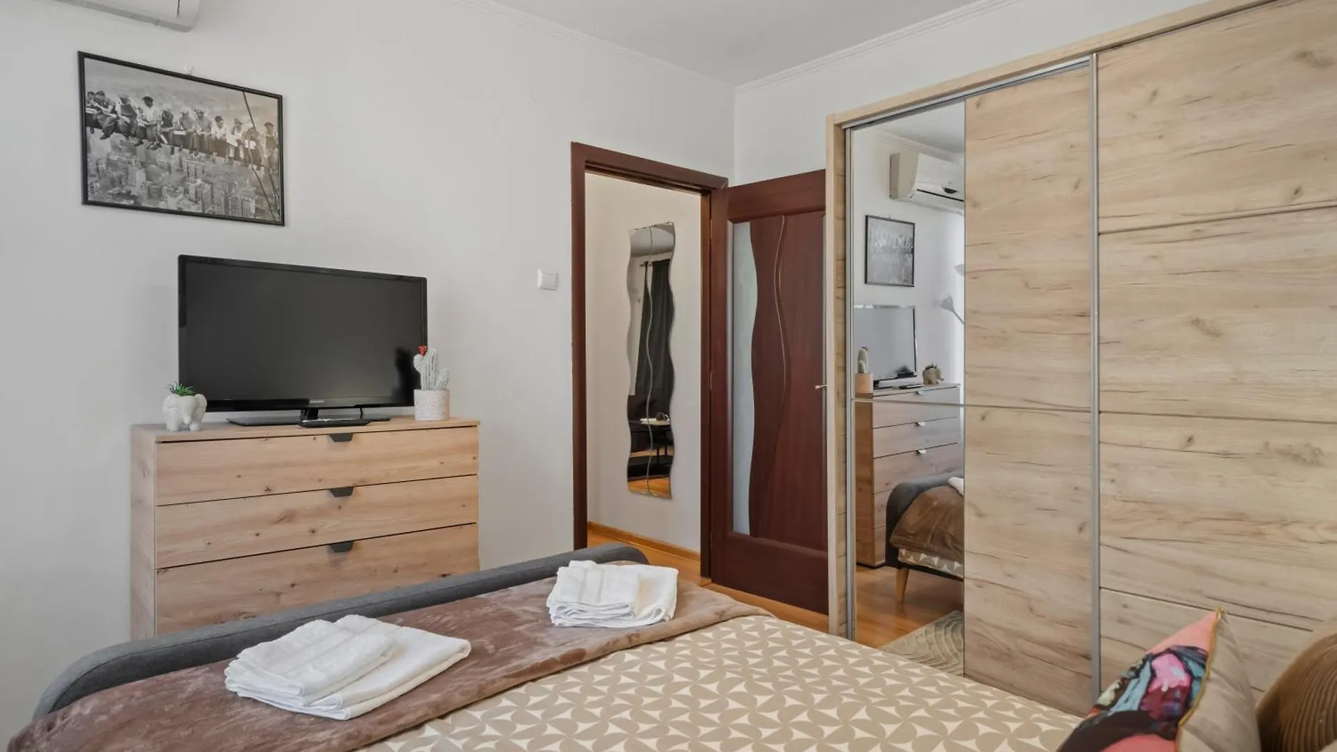 Old Town Signature Apartment Бухарест
